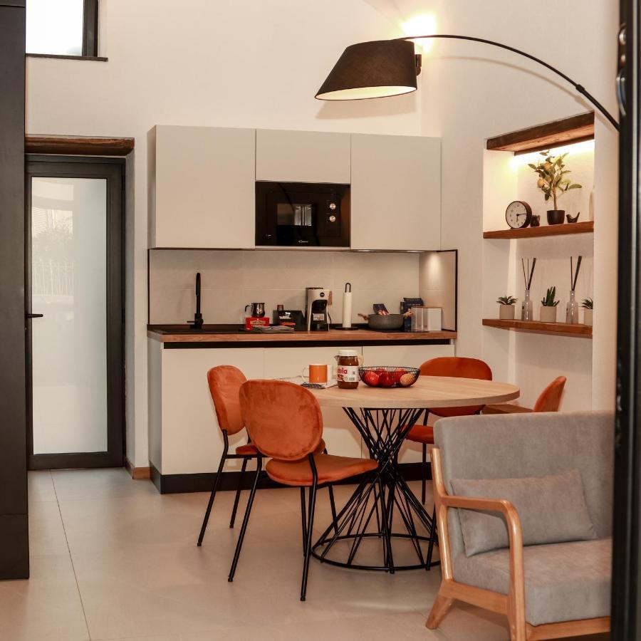 Dislocati Bnb - Jacuzzi Privata - Cucina - Tv60" - Minimal Luxury Marigliano Kültér fotó