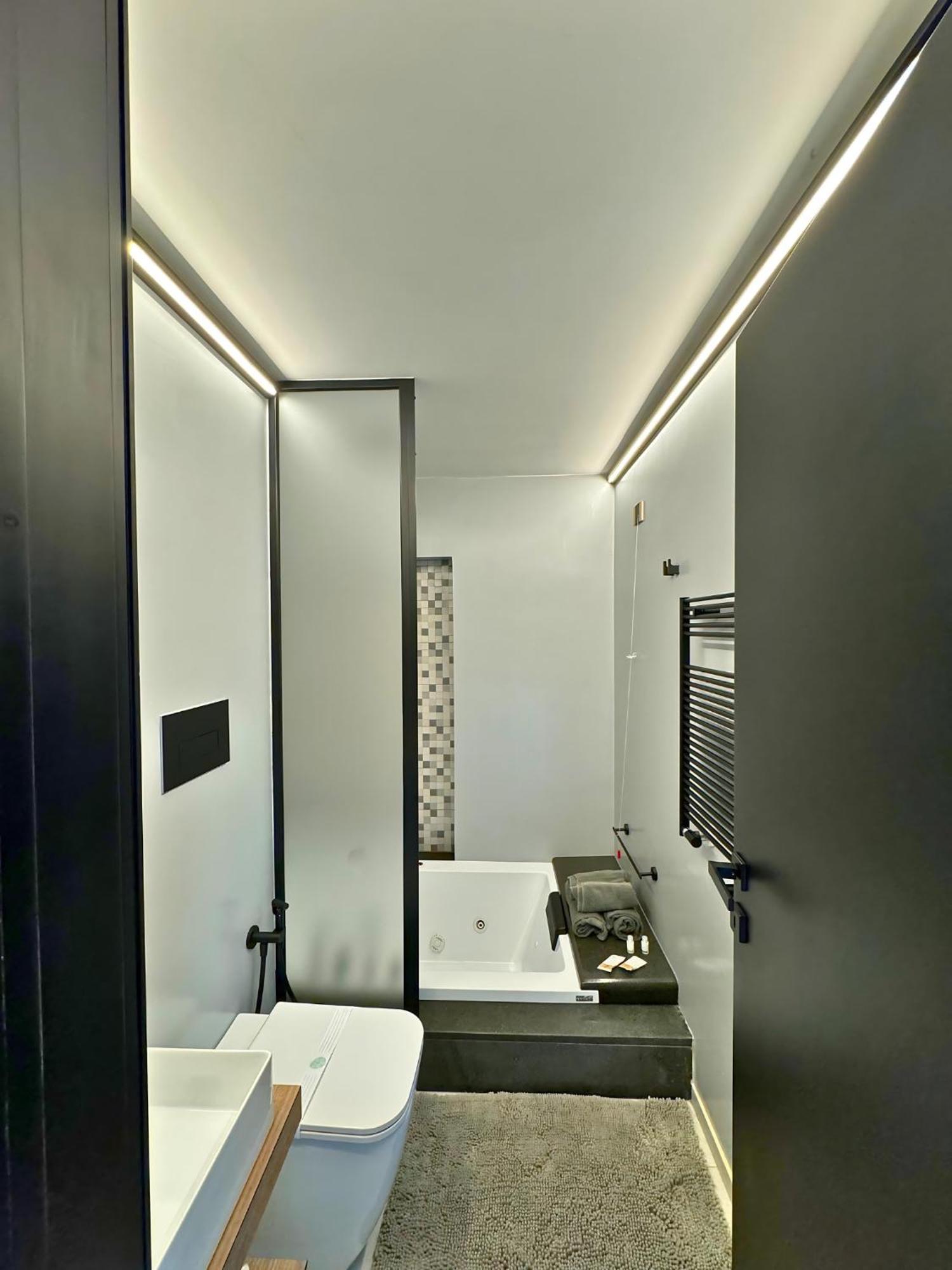 Dislocati Bnb - Jacuzzi Privata - Cucina - Tv60" - Minimal Luxury Marigliano Kültér fotó