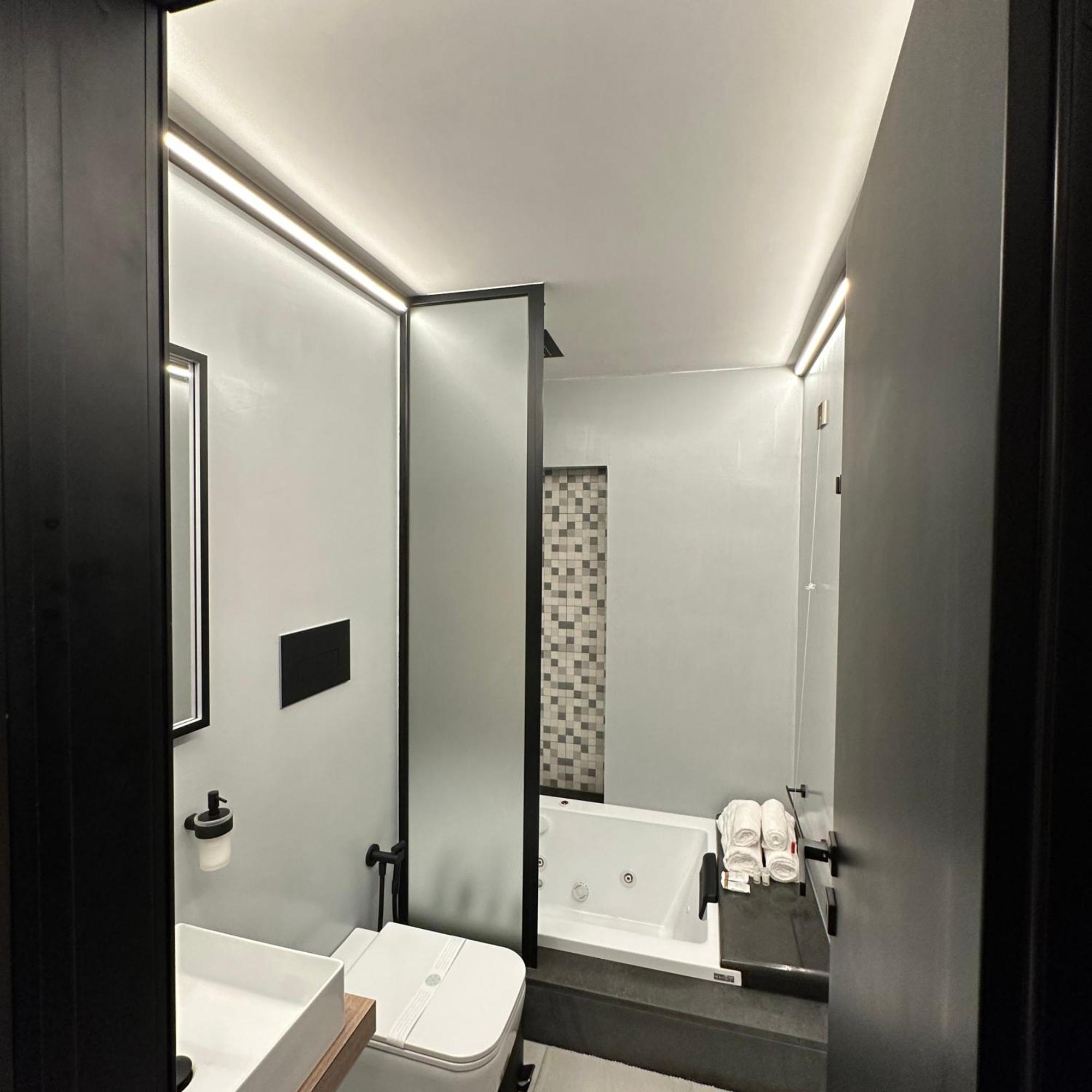Dislocati Bnb - Jacuzzi Privata - Cucina - Tv60" - Minimal Luxury Marigliano Kültér fotó